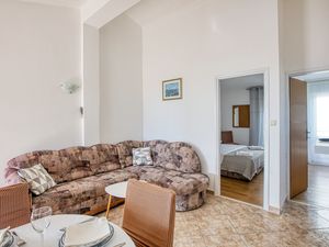 18322898-Ferienwohnung-4-Rogoznica-300x225-2