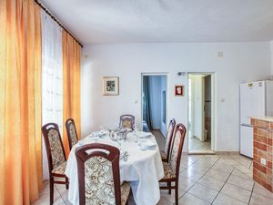 18323025-Ferienwohnung-6-Rogoznica-300x225-5