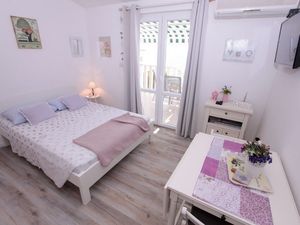 18550547-Ferienwohnung-4-Rogoznica-300x225-1