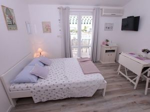 18550547-Ferienwohnung-4-Rogoznica-300x225-2