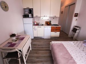 18550547-Ferienwohnung-4-Rogoznica-300x225-3