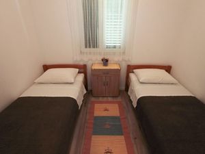 18550547-Ferienwohnung-4-Rogoznica-300x225-5