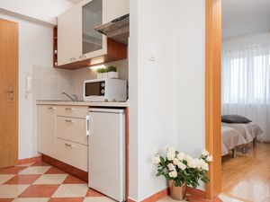 18689795-Ferienwohnung-4-Rogoznica-300x225-5