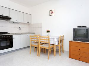 18689379-Ferienwohnung-4-Rogoznica-300x225-3