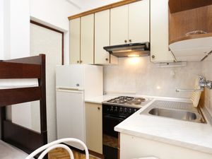 18694079-Ferienwohnung-4-Rogoznica-300x225-3