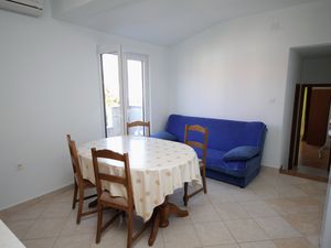 19127024-Ferienwohnung-4-Rogoznica-300x225-1