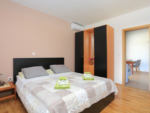 23451201-Ferienwohnung-3-Rogoznica-300x225-5