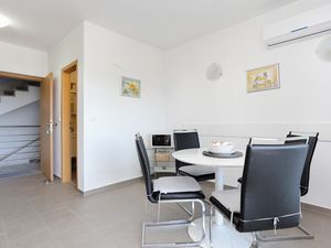 23451199-Ferienwohnung-4-Rogoznica-300x225-3