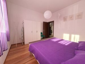 23539297-Ferienwohnung-4-Rogoznica-300x225-5