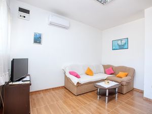 23661147-Ferienwohnung-4-Rogoznica-300x225-1