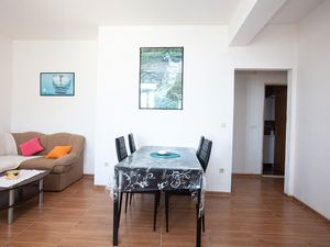 23661147-Ferienwohnung-4-Rogoznica-300x225-4