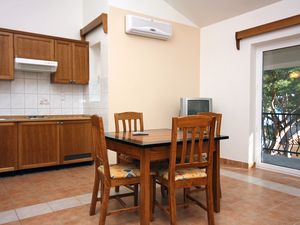 23927242-Ferienwohnung-3-Rogoznica-300x225-4