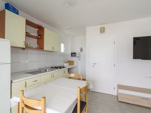 23931368-Ferienwohnung-5-Rogoznica-300x225-3