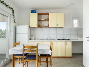 23931368-Ferienwohnung-5-Rogoznica-300x225-4