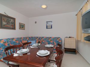 23932256-Ferienwohnung-4-Rogoznica-300x225-2