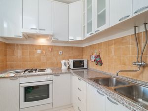 23932256-Ferienwohnung-4-Rogoznica-300x225-4