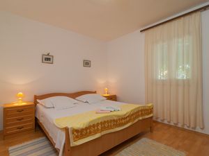 23932256-Ferienwohnung-4-Rogoznica-300x225-5