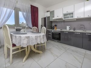 23943668-Ferienwohnung-5-Rogoznica-300x225-1