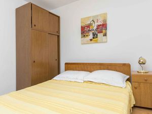 24033415-Ferienwohnung-5-Rogoznica-300x225-5