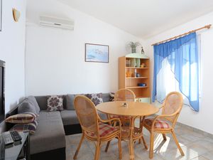 23539137-Ferienwohnung-2-Rogoznica-300x225-1