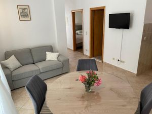 682574-Ferienwohnung-4-Rogoznica-300x225-2