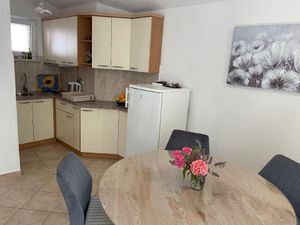 682574-Ferienwohnung-4-Rogoznica-300x225-3