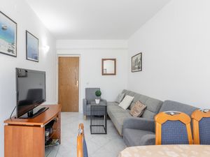 18511466-Ferienwohnung-5-Rogoznica-300x225-2