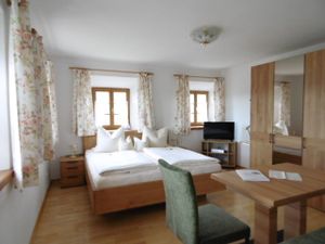 18190567-Ferienwohnung-2-Rohrdorf-300x225-2