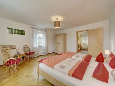 Schlafzimmer mit Doppelbett