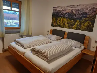 Schlafzimmer1Waldblick.jpg