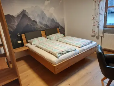 Schlafzimmer 1