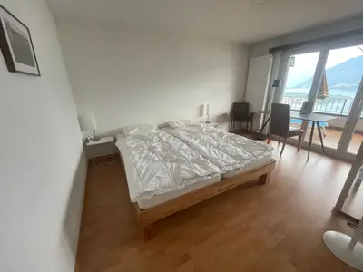 Schlafzimmer mit Ausgang zur Terrasse