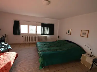 Schlafzimmer 1
