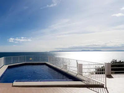 PoolOfHouse