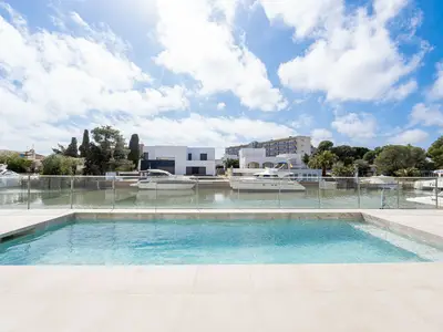 PoolOfHouse
