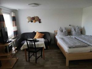 7402154-Ferienwohnung-2-Rostock-300x225-3