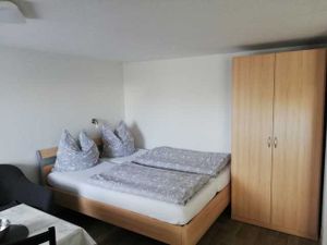 7402154-Ferienwohnung-2-Rostock-300x225-4