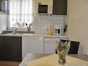 245313-Ferienwohnung-4-Rostock-300x225-4