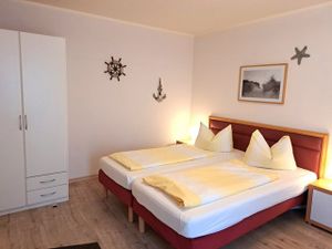 22478905-Ferienwohnung-4-Rostock-300x225-0