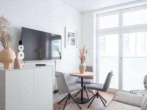 23883724-Ferienwohnung-2-Rostock-300x225-2