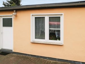 23741229-Ferienwohnung-2-Rostock-300x225-1