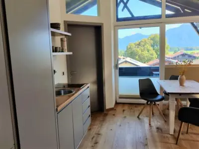 Wohnraum mit Küche und Essplatz