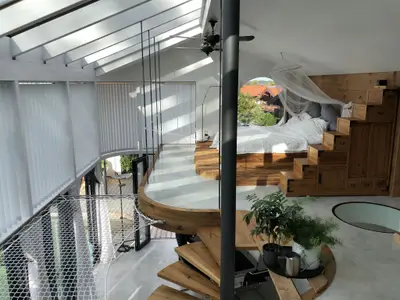 Netz und Schlafbereich im OG