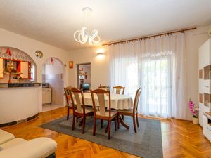 23721166-Ferienwohnung-6-Rovanjska-300x225-3