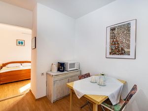 23724128-Ferienwohnung-2-Rovanjska-300x225-4