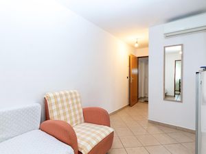 23743082-Ferienwohnung-4-Rovanjska-300x225-5