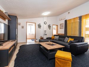 23752263-Ferienwohnung-6-Rovanjska-300x225-2