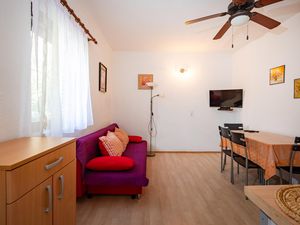 24018446-Ferienwohnung-3-Rovanjska-300x225-2