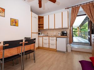 24018446-Ferienwohnung-3-Rovanjska-300x225-3