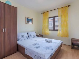 23769164-Ferienwohnung-2-Rovinj-300x225-1